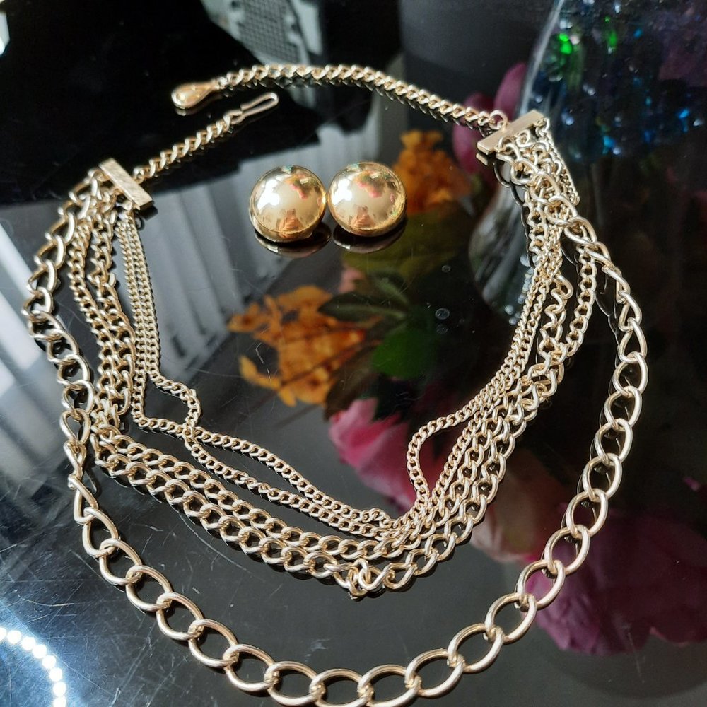 VINTAGE - Gold Curb Chain and Clip on Earrings c. 1980's - Picture 6 of 8
